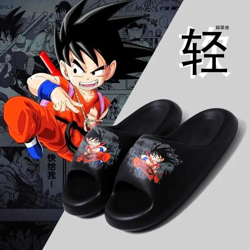 Claquettes noires Dragon Ball - Goku enfant sur fond sombre