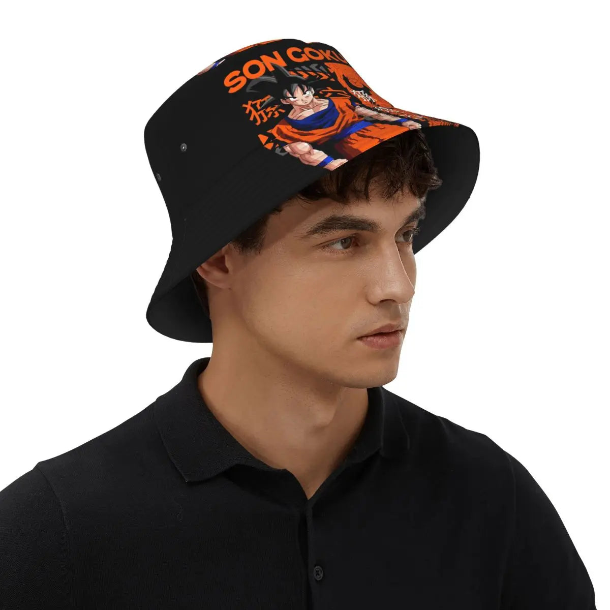 Gorro de pescador negro y naranja Dragon Ball - Goku de pie e inscripciones japonesas