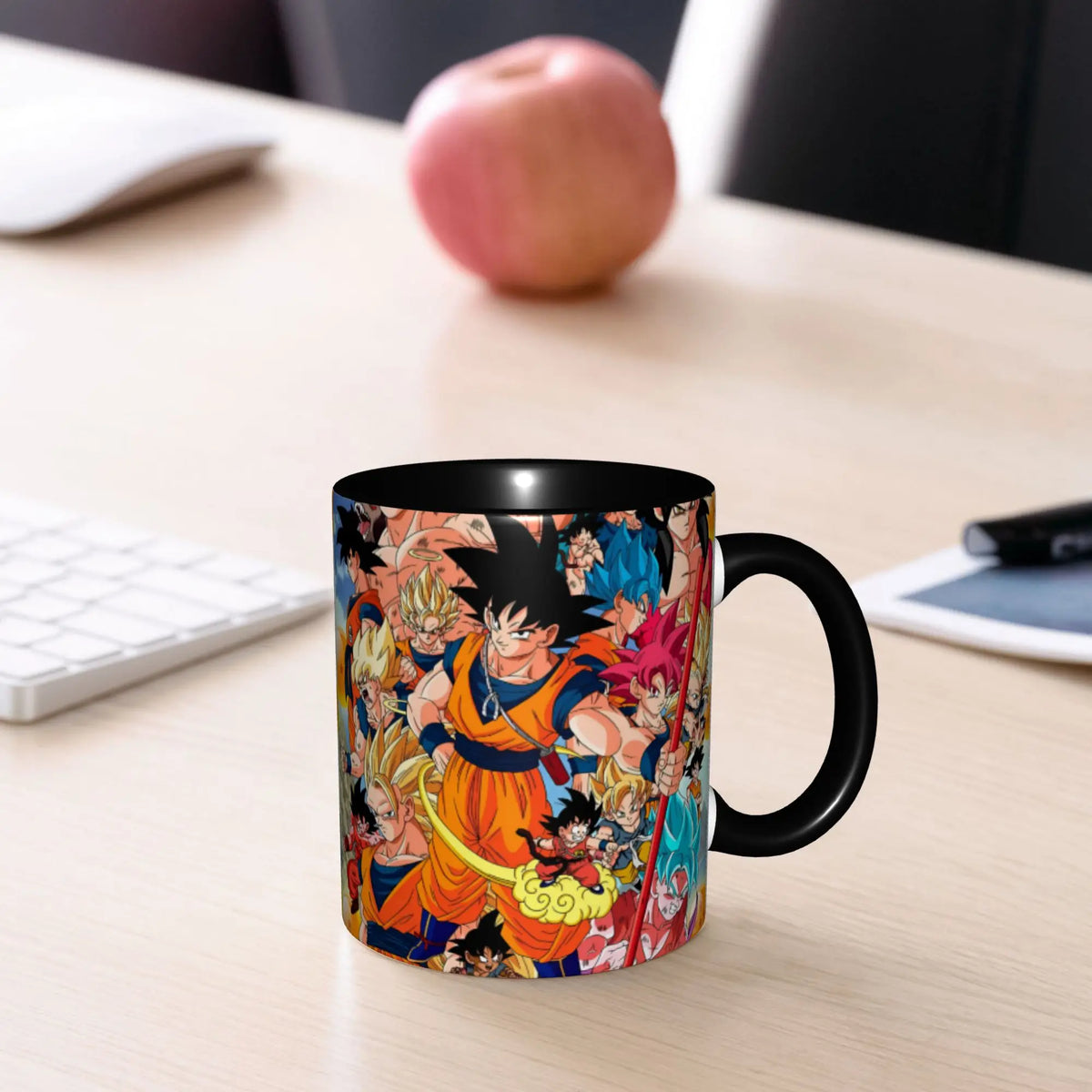 Mug noir Dragon Ball - Goku adulte et enfant avec leurs transformations