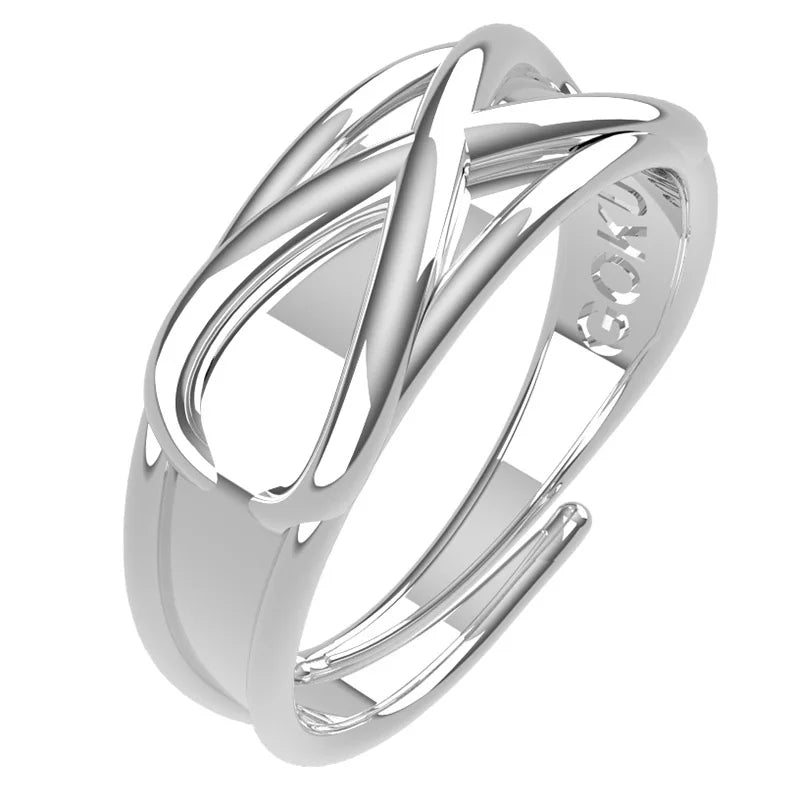 Anillo plateado de aros entrelazados