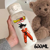 Goku en tenue rouge debout