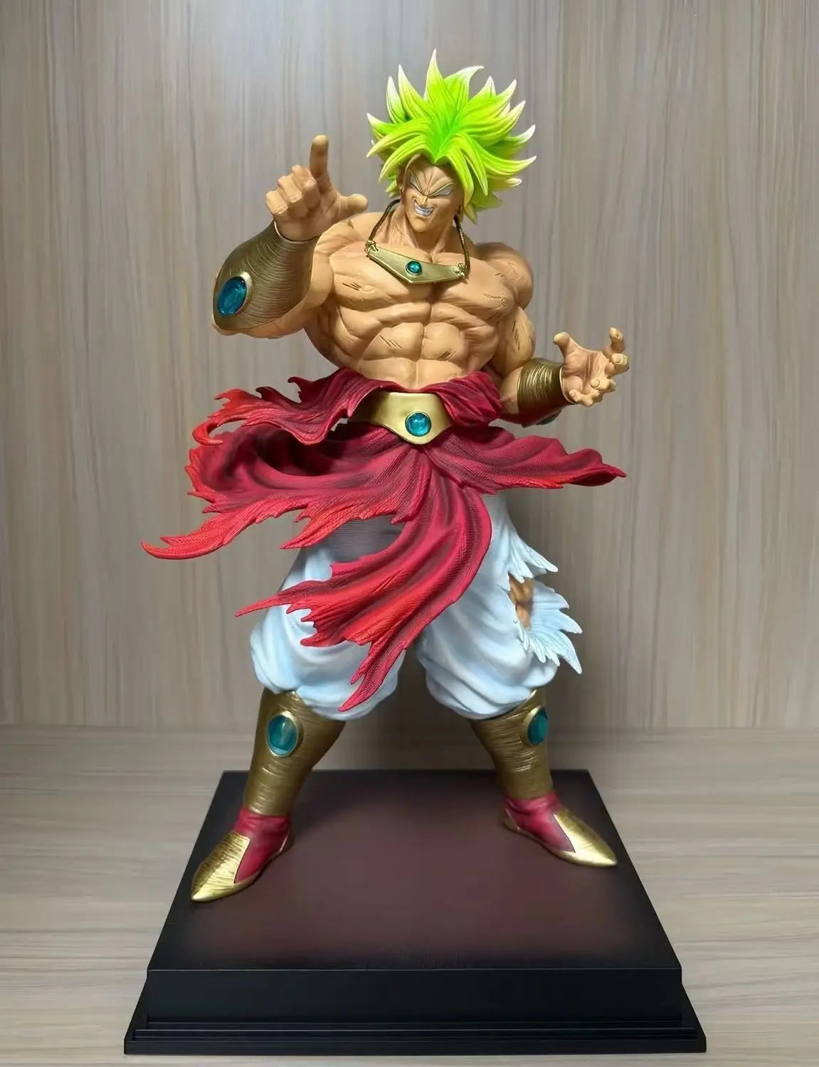 Action figure Dragon Ball - Broly Super Saiyan leggendario su base nera