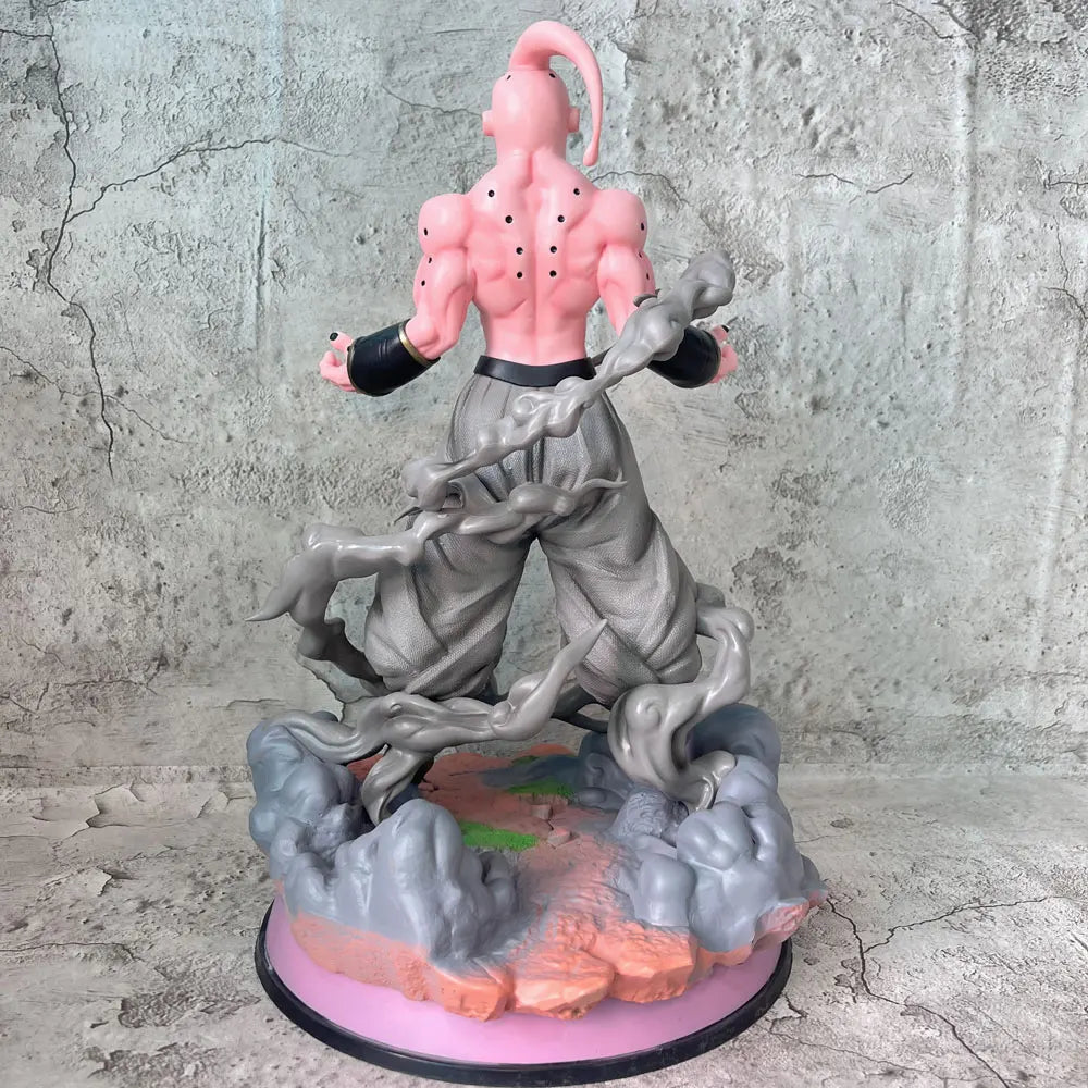 Dragon Ball Figur - Kid Buu schreit auf felsiger Basis