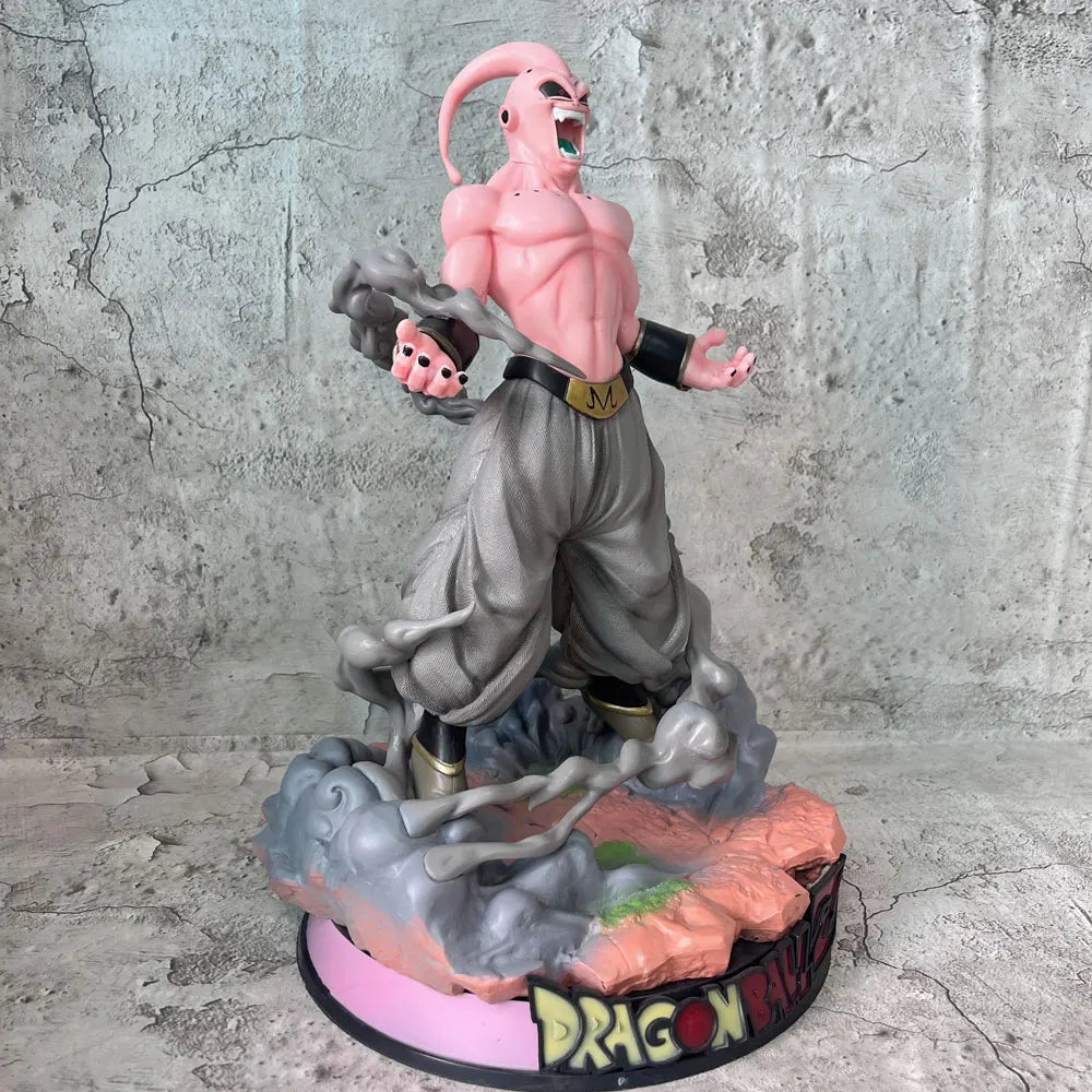 Dragon Ball Figur - Kid Buu schreit auf felsiger Basis