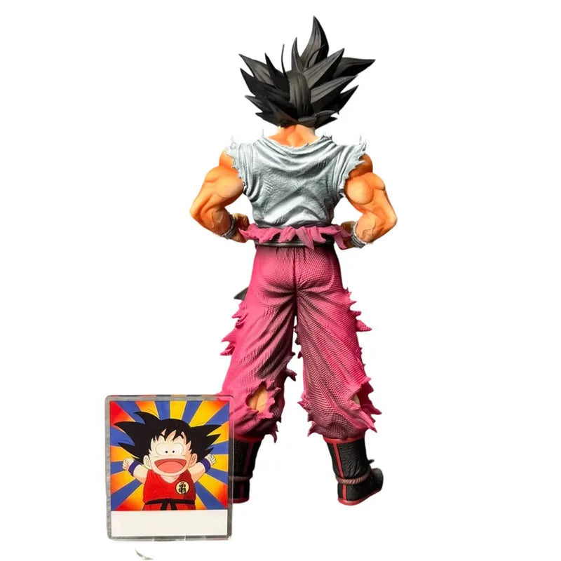 Figura Dragon Ball - Goku con traje gris y pantalón morado rasgado