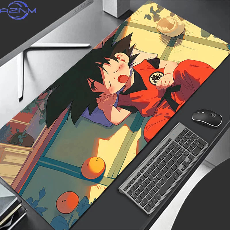 Tapis de souris noir et blanc Dragon Ball - Goku enfant en tenue violette