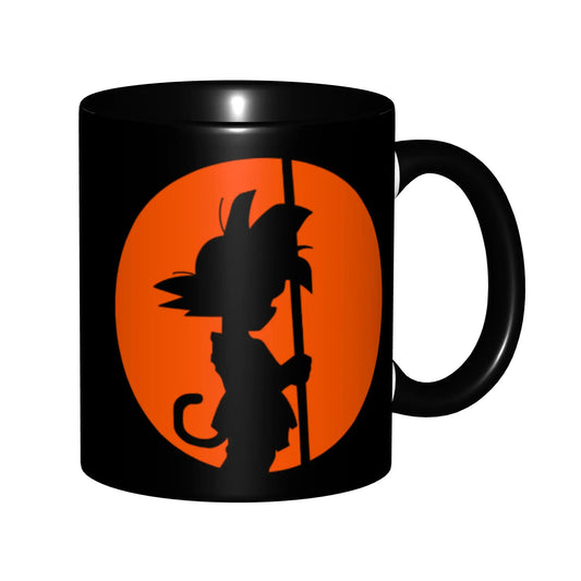 Mug noir Dragon Ball - silhouette de Goku enfant et bâton sur cercle orange