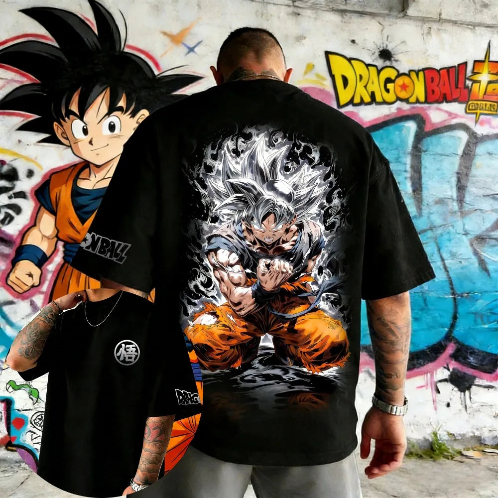 T-shirt nero Dragon Ball Goku Ultra Istinto accovacciato sul retro