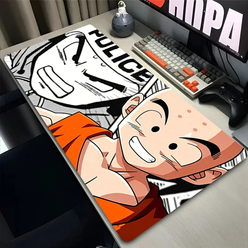 Tapis de souris jaune et noir Dragon Ball - Krilin en gros plan