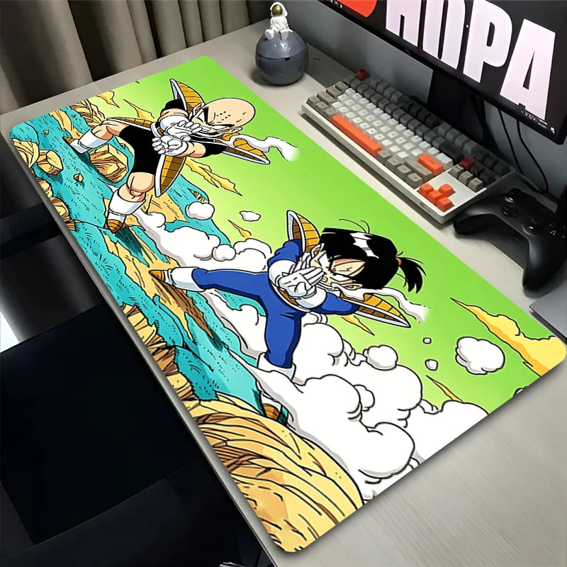 Tapis de souris jaune et noir Dragon Ball - Krilin en gros plan