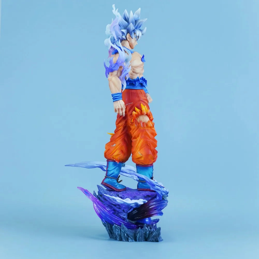 Figura Dragon Ball - Goku Ultra Instinct sobre base morada