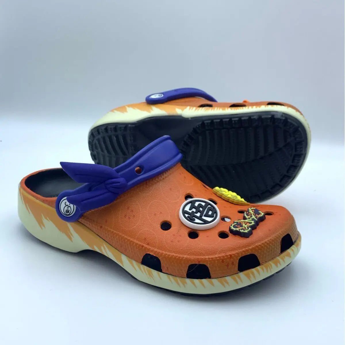 Zoccoli arancioni e blu Dragon Ball - emblemi kanji e decorazioni Saiyan