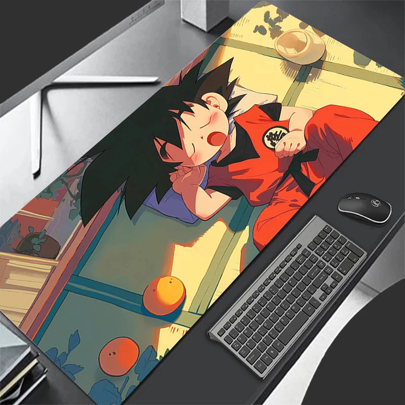 Tapis de souris noir et blanc Dragon Ball - Goku enfant en tenue violette