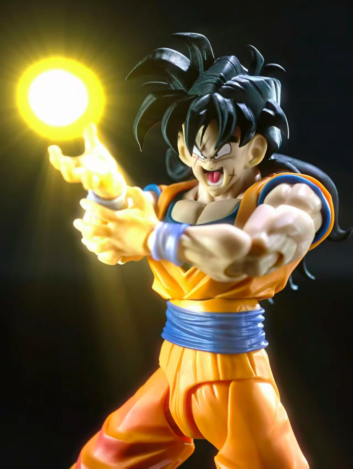 Figura articulada de Dragon Ball - Goku con caras y manos intercambiables