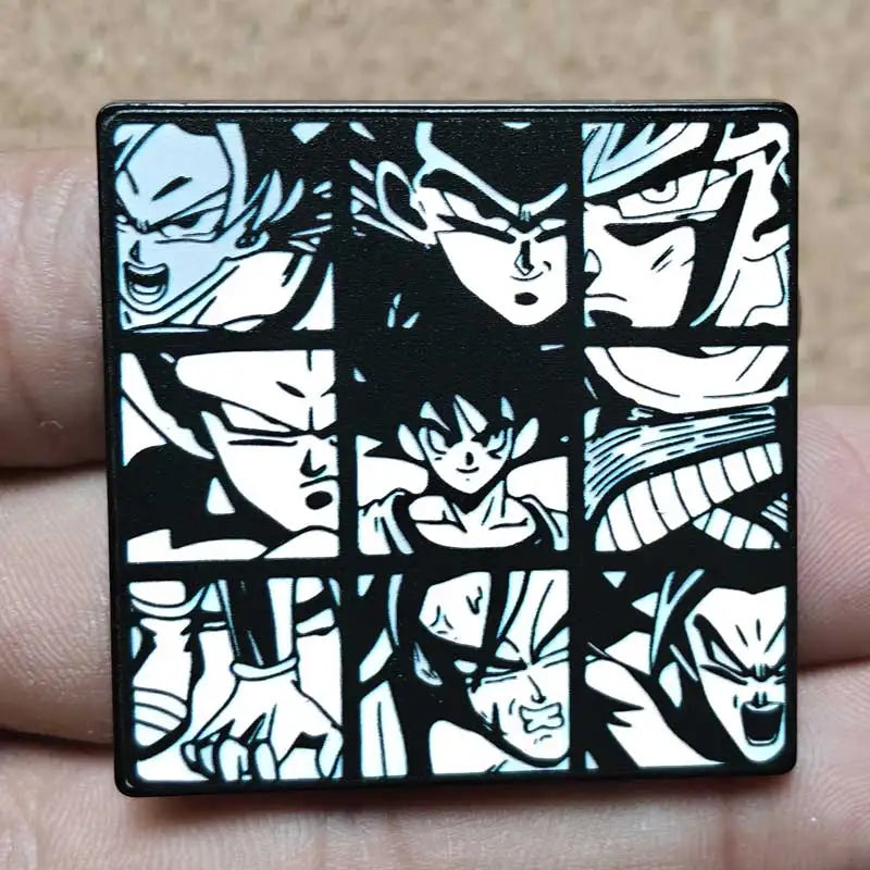 Pin’s Dragon Ball - Personnages en cases de manga noir et blanc