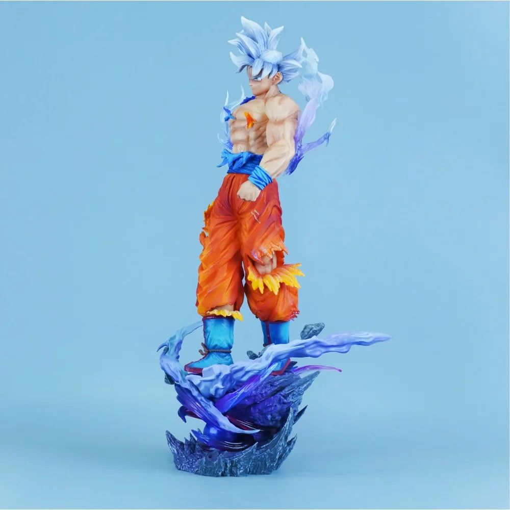 Figura Dragon Ball - Goku Ultra Instinct sobre base morada