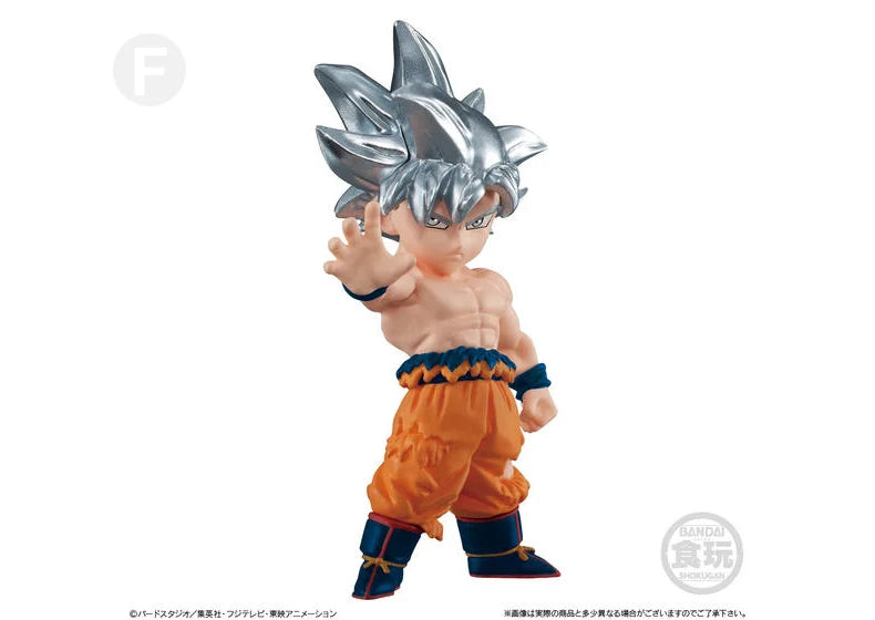 Figurin Chibi Dragon Ball - Goku Ultra Instinct stehender Arm angespannt