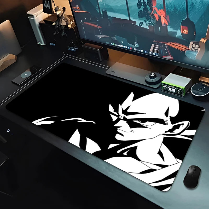Schwarze Mausmatte Dragon Ball - Silhouette von Goku mit weißem Haar