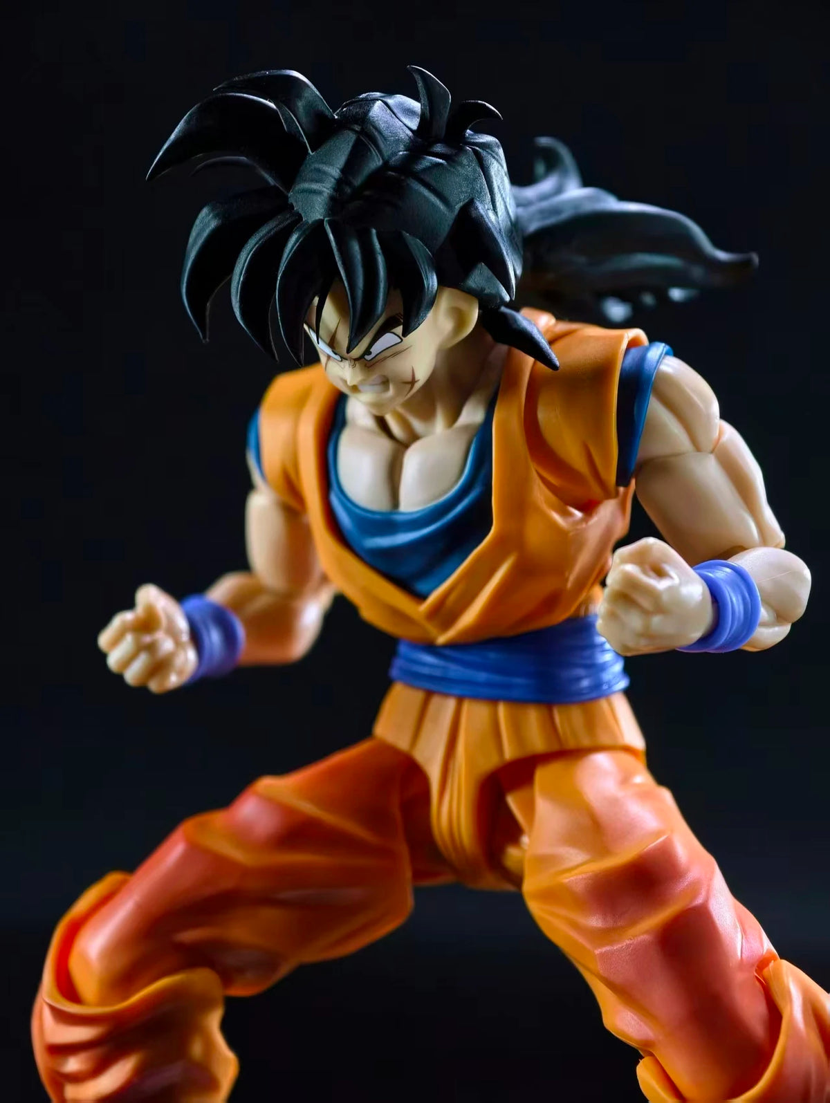 Figura articulada de Dragon Ball - Goku con caras y manos intercambiables