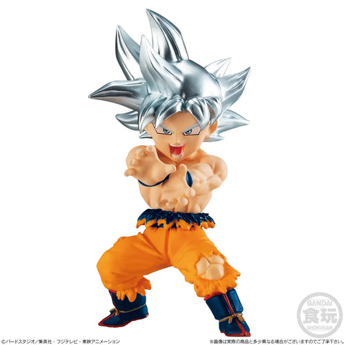 Chibi figuur Dragon Ball - Goku Ultra Instinct vuist vooruit