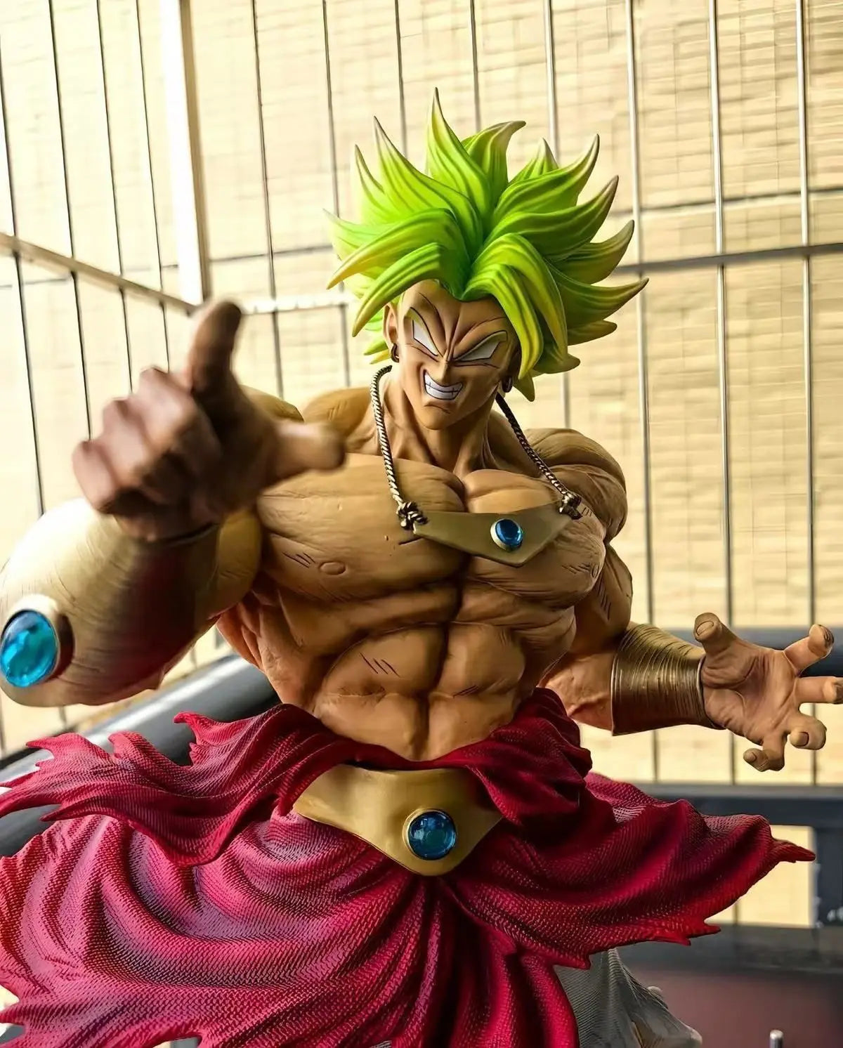 Action figure Dragon Ball - Broly Super Saiyan leggendario su base nera