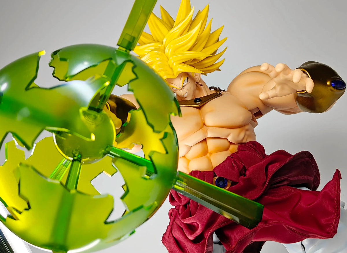 Figura Dragon Ball - Broly Super Saiyan con puño extendido