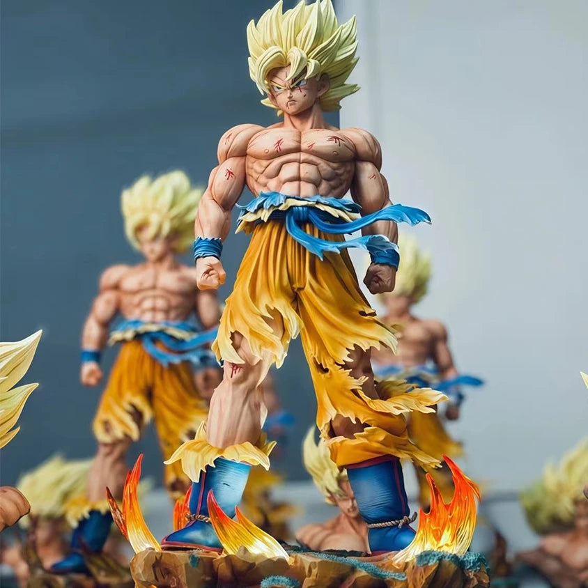 Figurine Dragon Ball - Goku Super Saiyan et aura dorée sur rochers