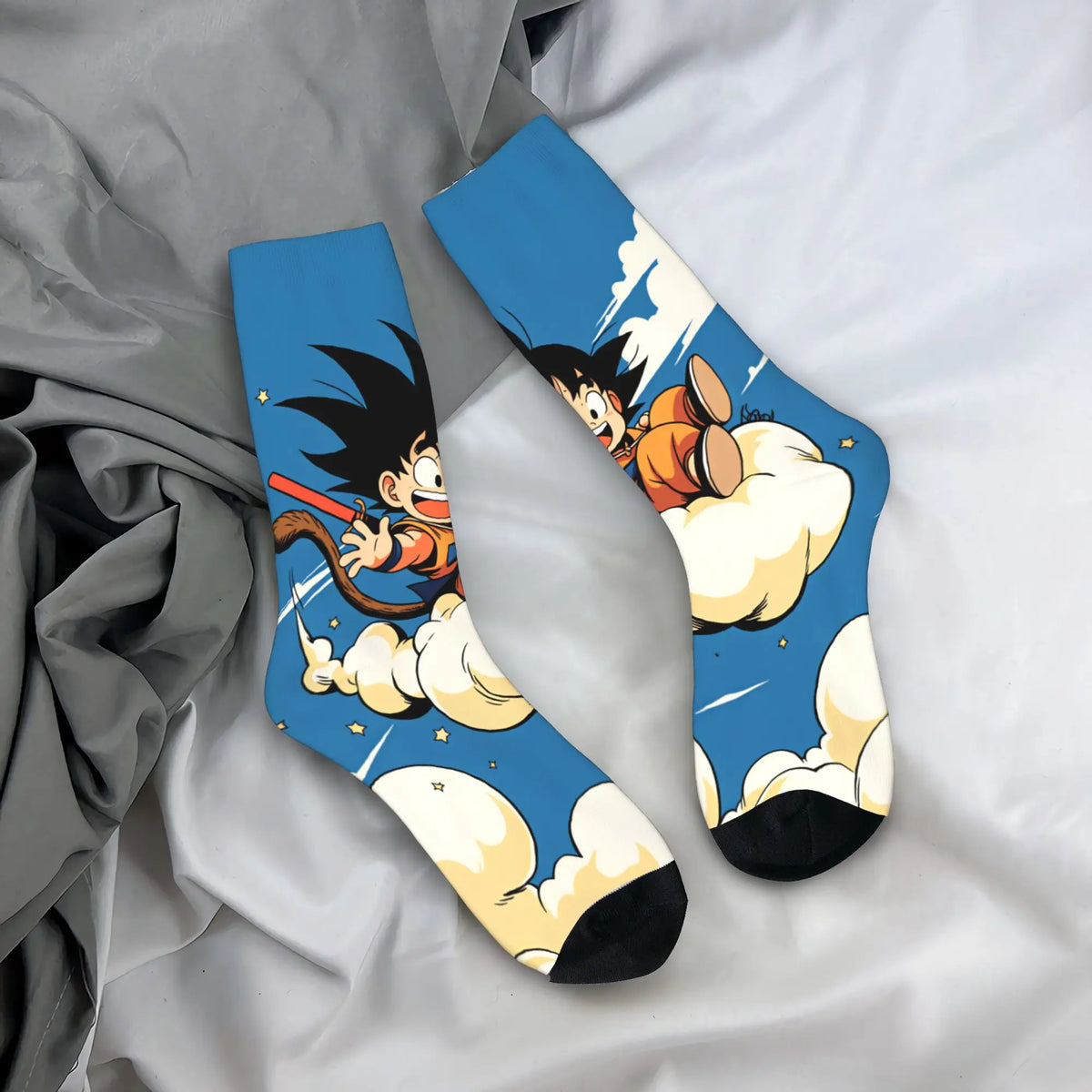Dragon Ball blaue Socken - Kind Goku auf weißen Wolken