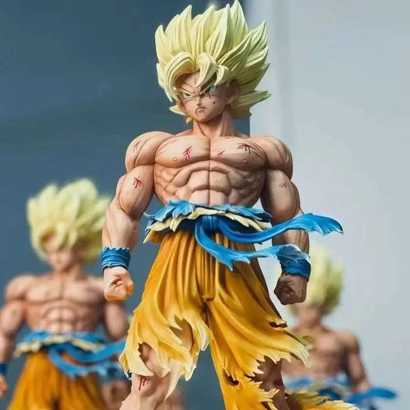 Figurine Dragon Ball - Goku Super Saiyan et aura dorée sur rochers