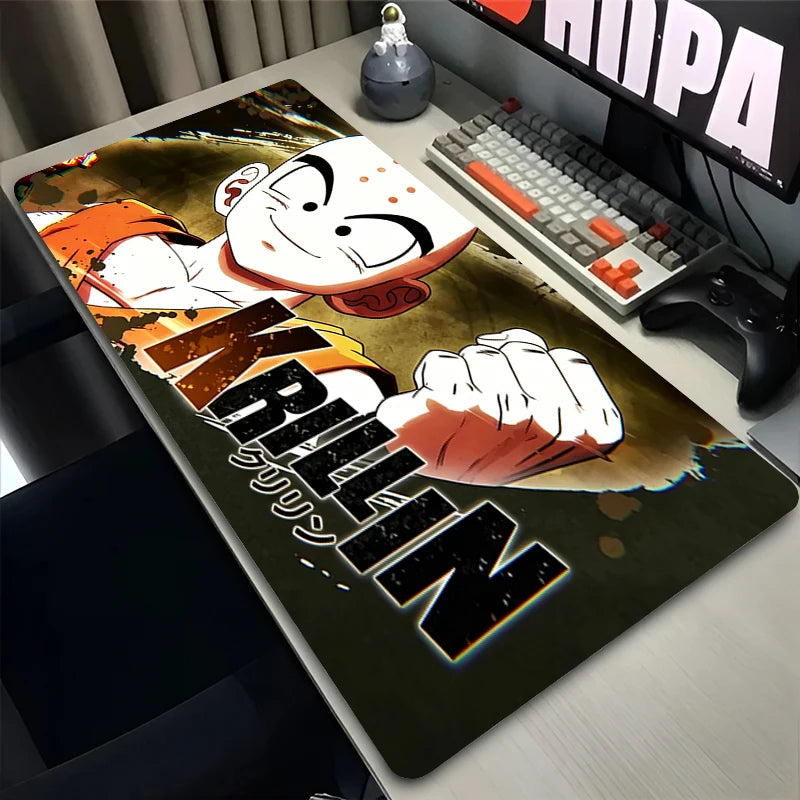 Tapis de souris jaune et noir Dragon Ball - Krilin en gros plan