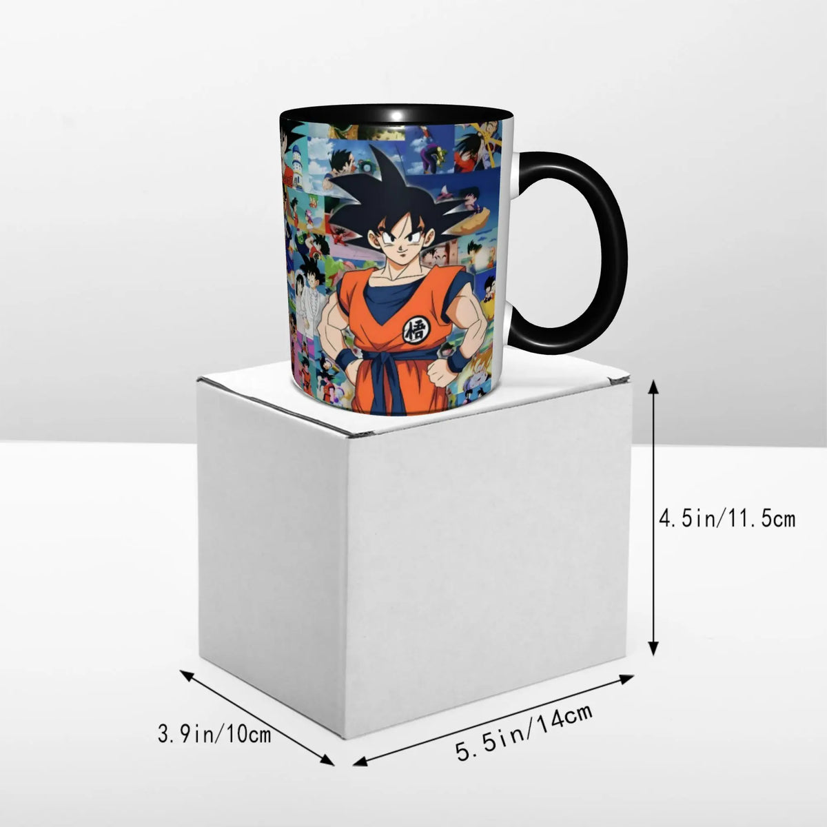 Mug noir Dragon Ball - Goku devant les portraits de ses amis