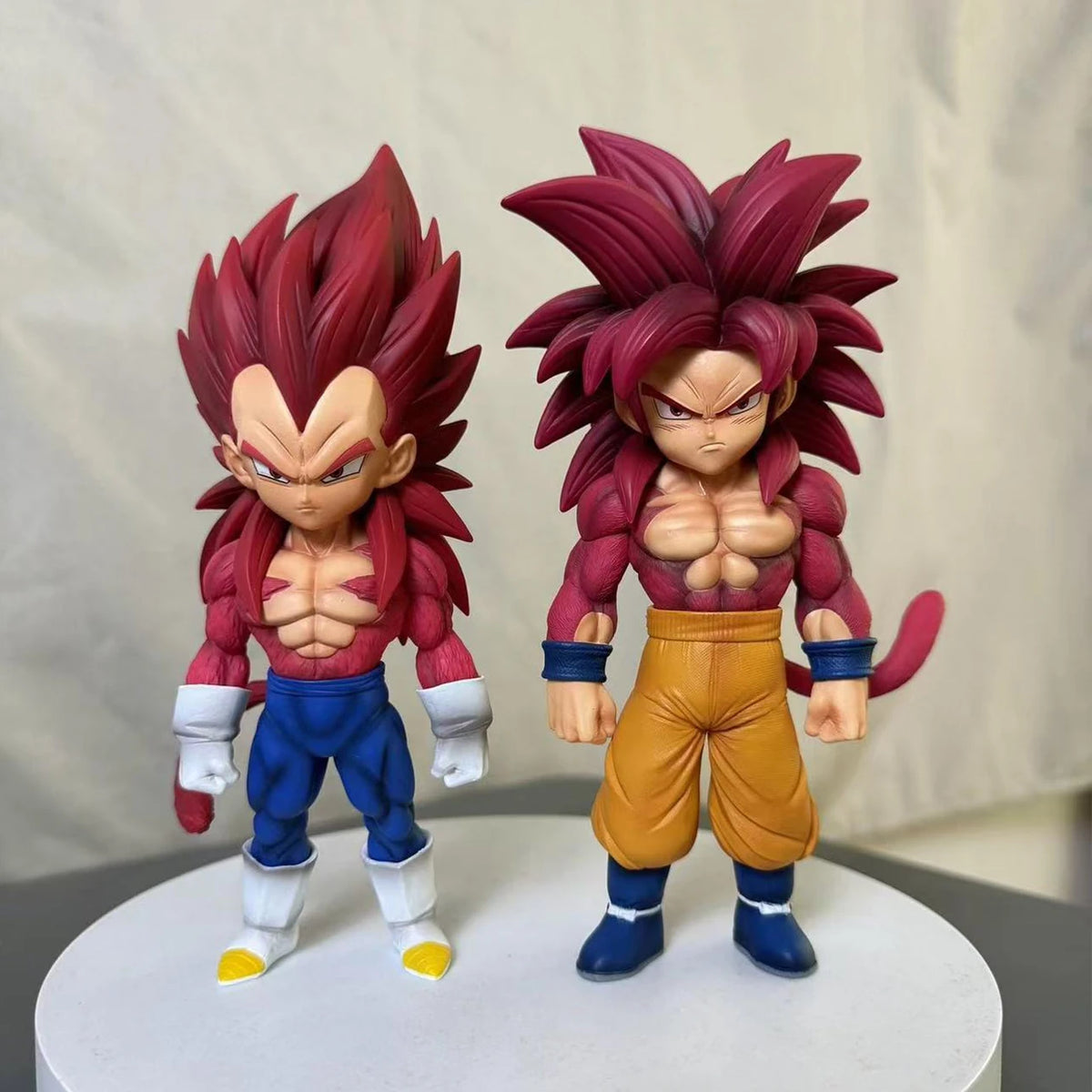 Action figure Dragon Ball - Vegeta con capelli rossi e pantaloni blu
