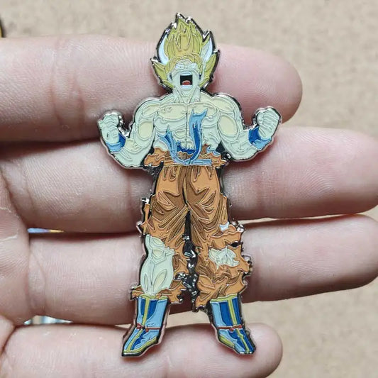 Pin de Dragon Ball - Goku Super Saiyan con el traje rasgado